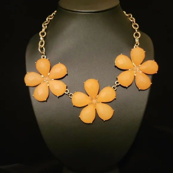 Estate Faceted Lucite Flower Necklace - Picture 1 of 4